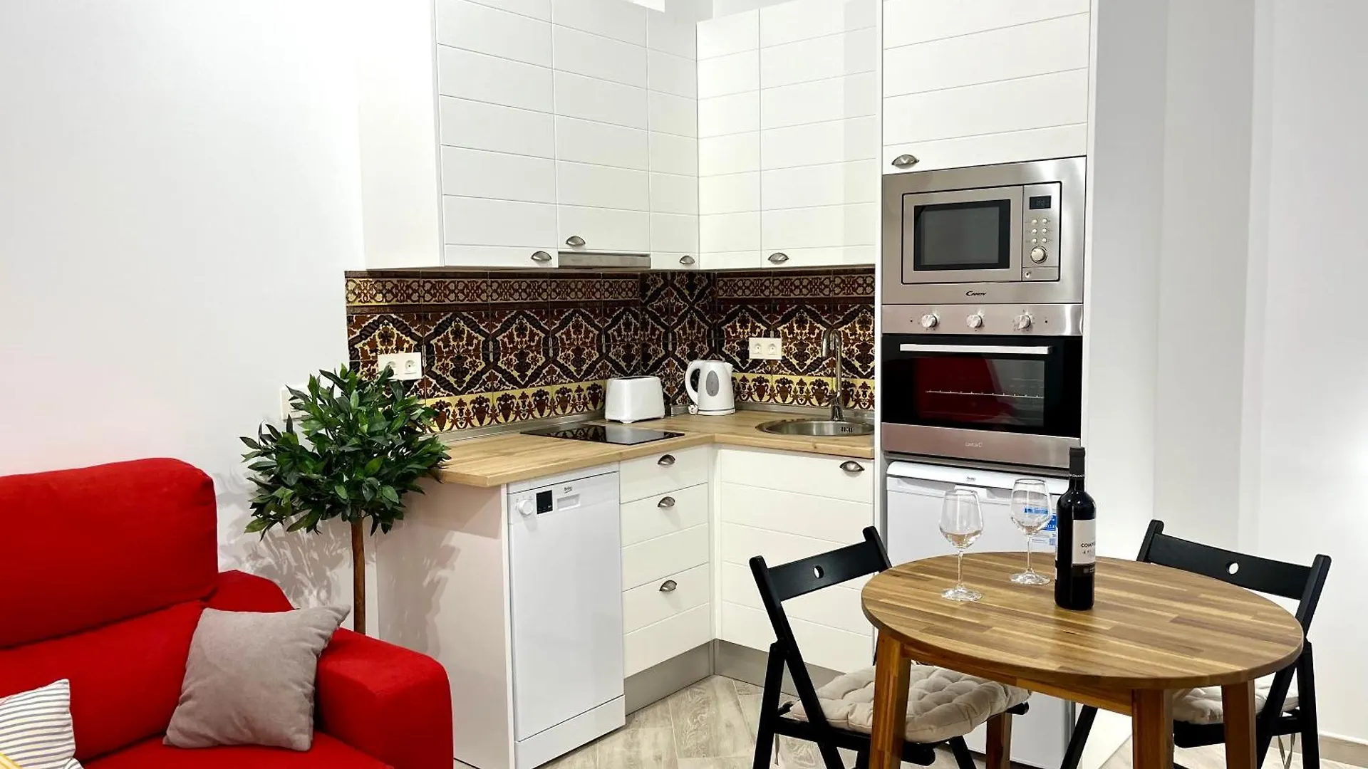 Apartment Malasana 51, New Art Apartment, Breakfast Included, Historic Center, Quite Neighborhood, Ml Malaga