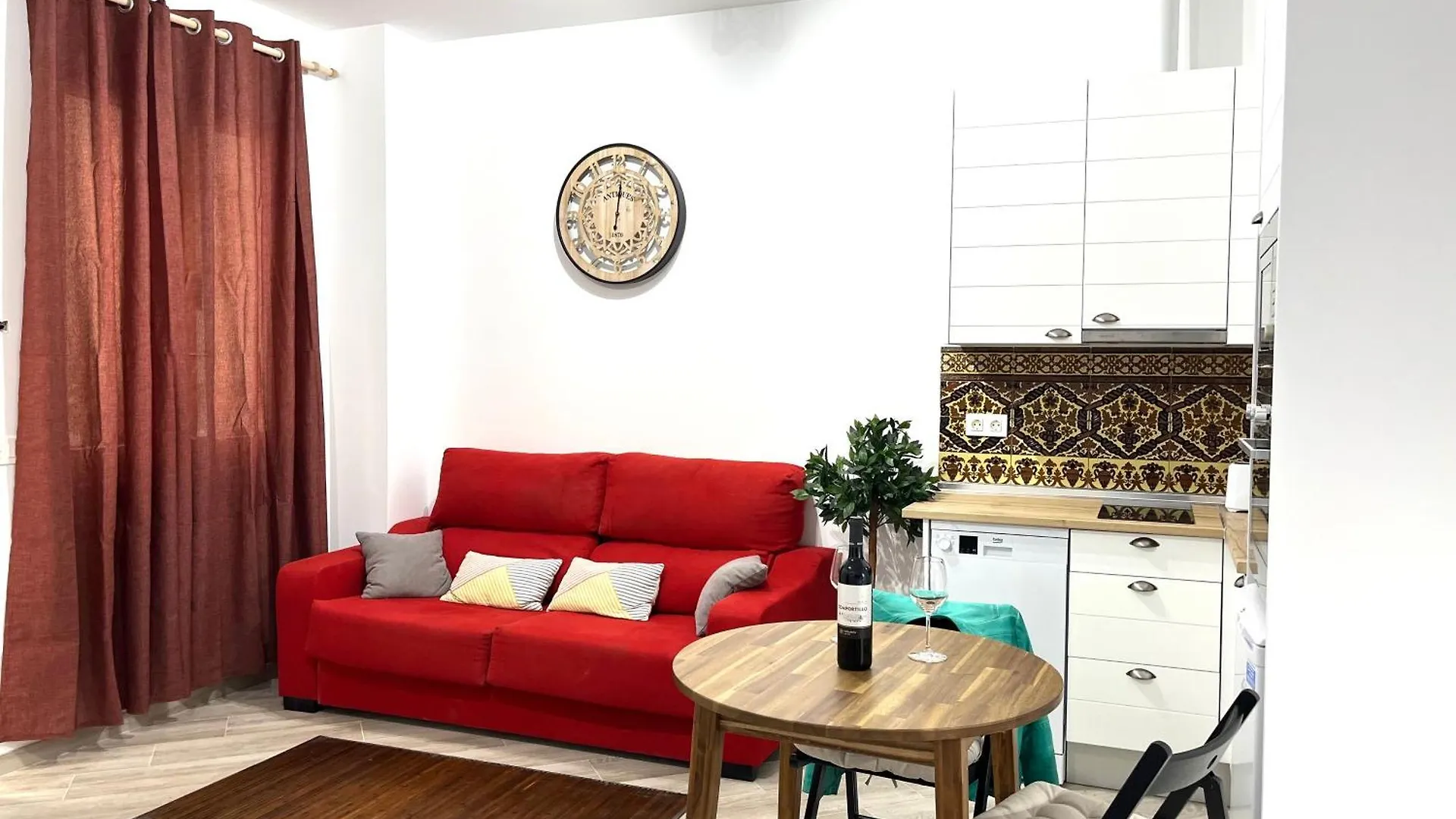 Apartment Malasana 51, New Art Apartment, Breakfast Included, Historic Center, Quite Neighborhood, Ml Malaga Spain