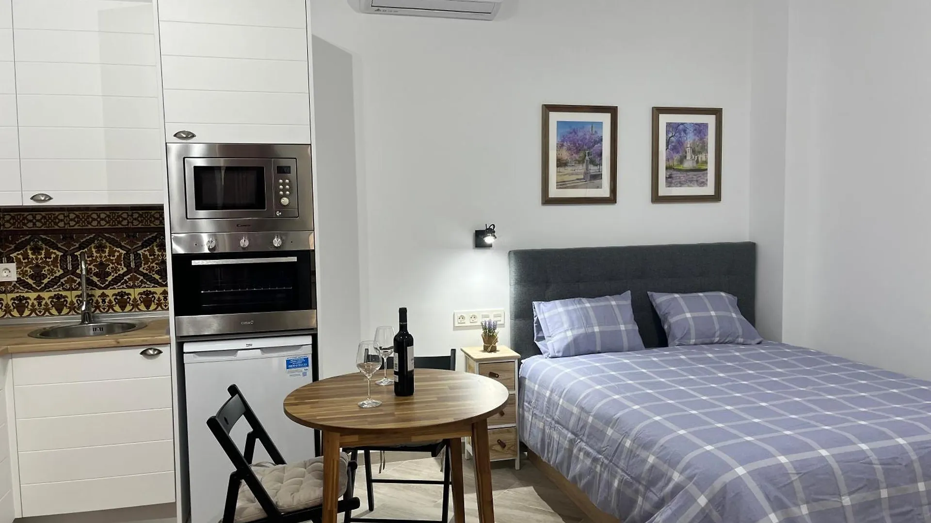 Apartment Malasana 51, New Art Apartment, Breakfast Included, Historic Center, Quite Neighborhood, Ml Malaga